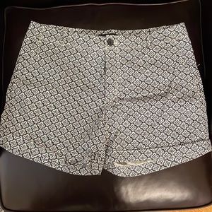Black and white patterned Banana Republic women’s shorts size 12
